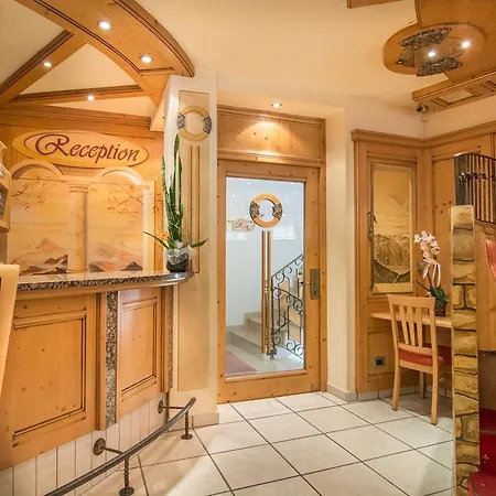 Alphotel Garni Salner ホテル 4*